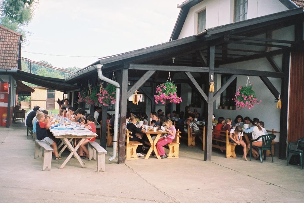 Vizimalom Kemping, Panzio Es Etterem Turistvandi Bagian luar foto